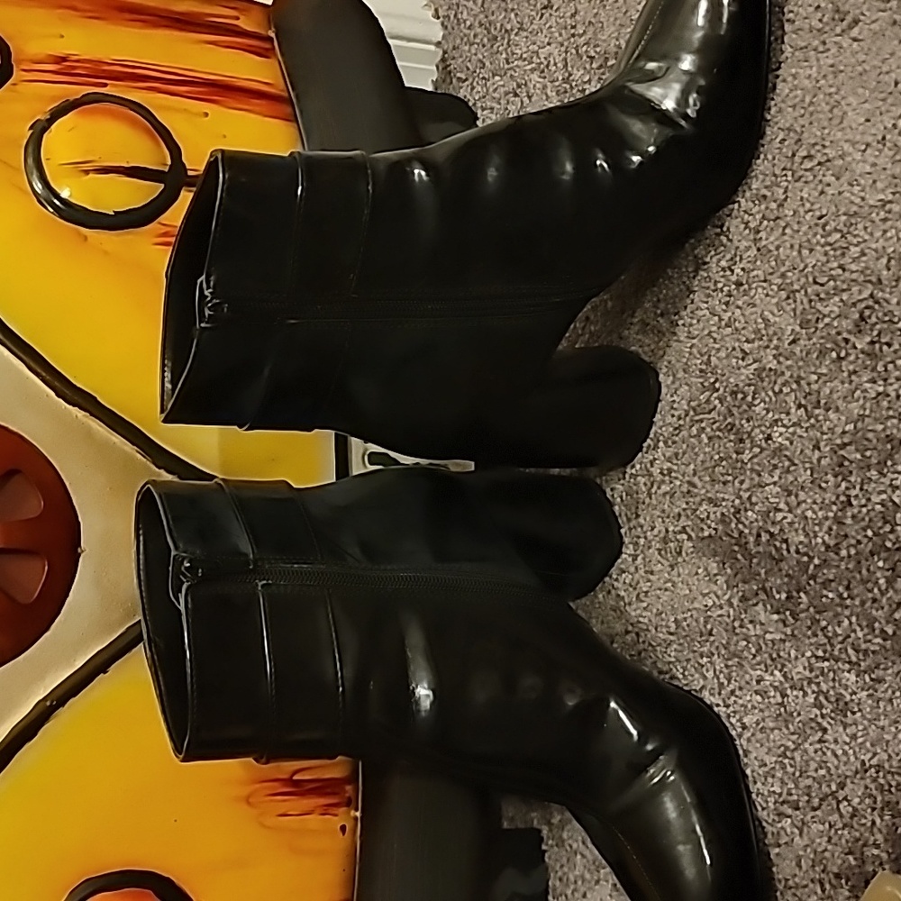 Boots - Picture 3 of 4